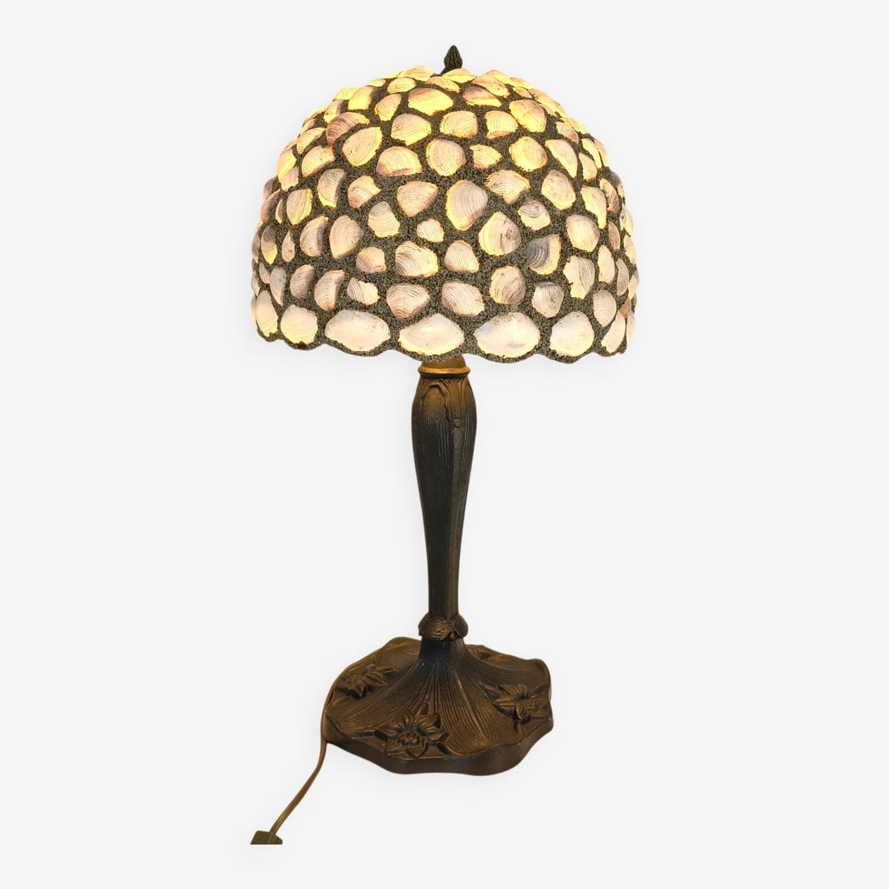 Lampa stołowa, art nouveau, muszle beżowe, metal brązowy, Belgia, lata 70. - 330631