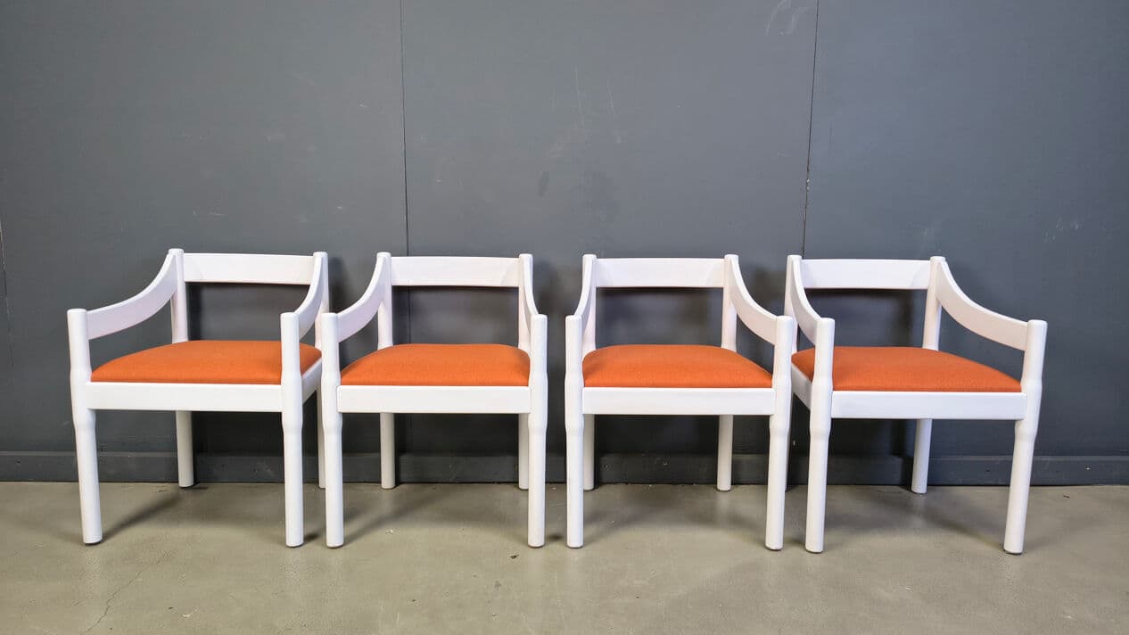 Zestaw czterech foteli Carimate, drewno białe, tkanina pomarańczowa, proj. V. Magistretti, Cassina, Włochy, lata 60. - 330591