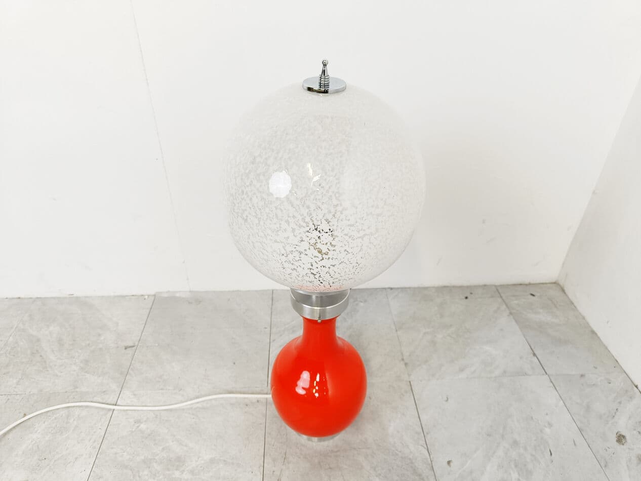 Lampa stołowa, szkło opalowe białe pomarańczowe żółte, chrom srebrny, Mazzega, Włochy, lata 70. - 330581