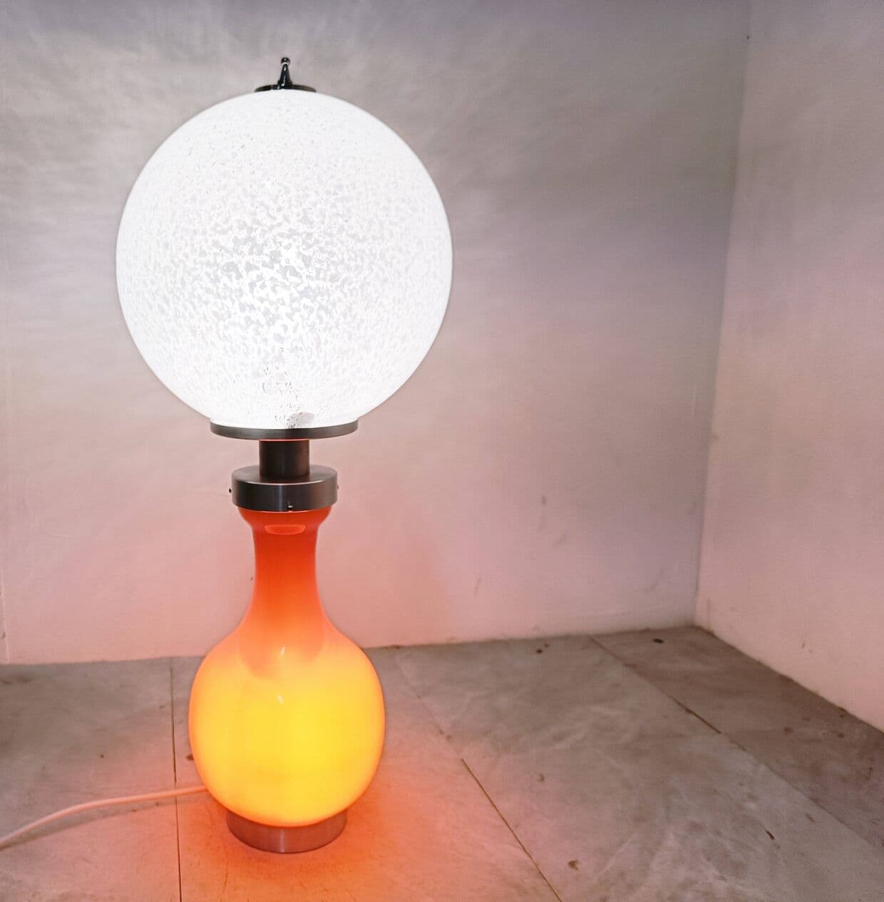 Lampa stołowa, szkło opalowe białe pomarańczowe żółte, chrom srebrny, Mazzega, Włochy, lata 70. - 330586