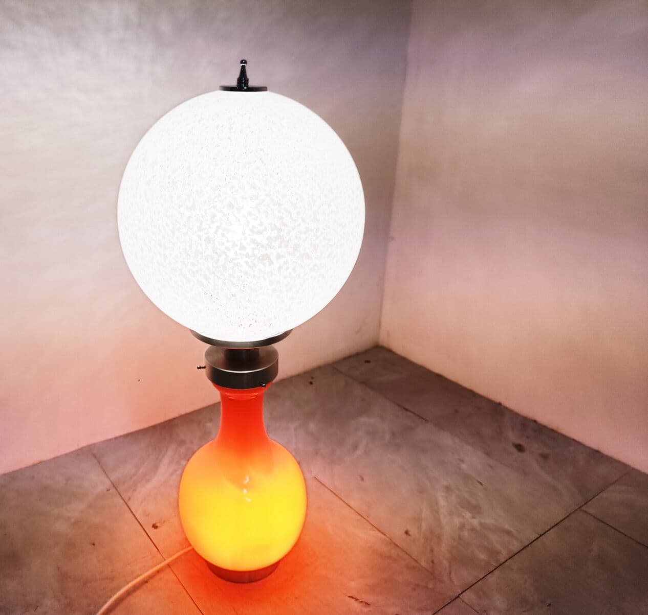 Lampa stołowa, szkło opalowe białe pomarańczowe żółte, chrom srebrny, Mazzega, Włochy, lata 70. - 330582