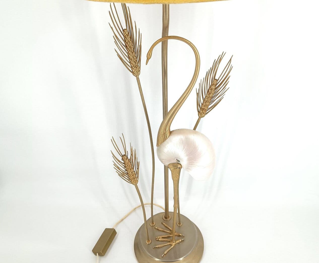 Lampa stołowa Hollywood Regency, welur żółty, mosiądz złoty, proj. A. Pavia, Włochy, lata 70. - 330098