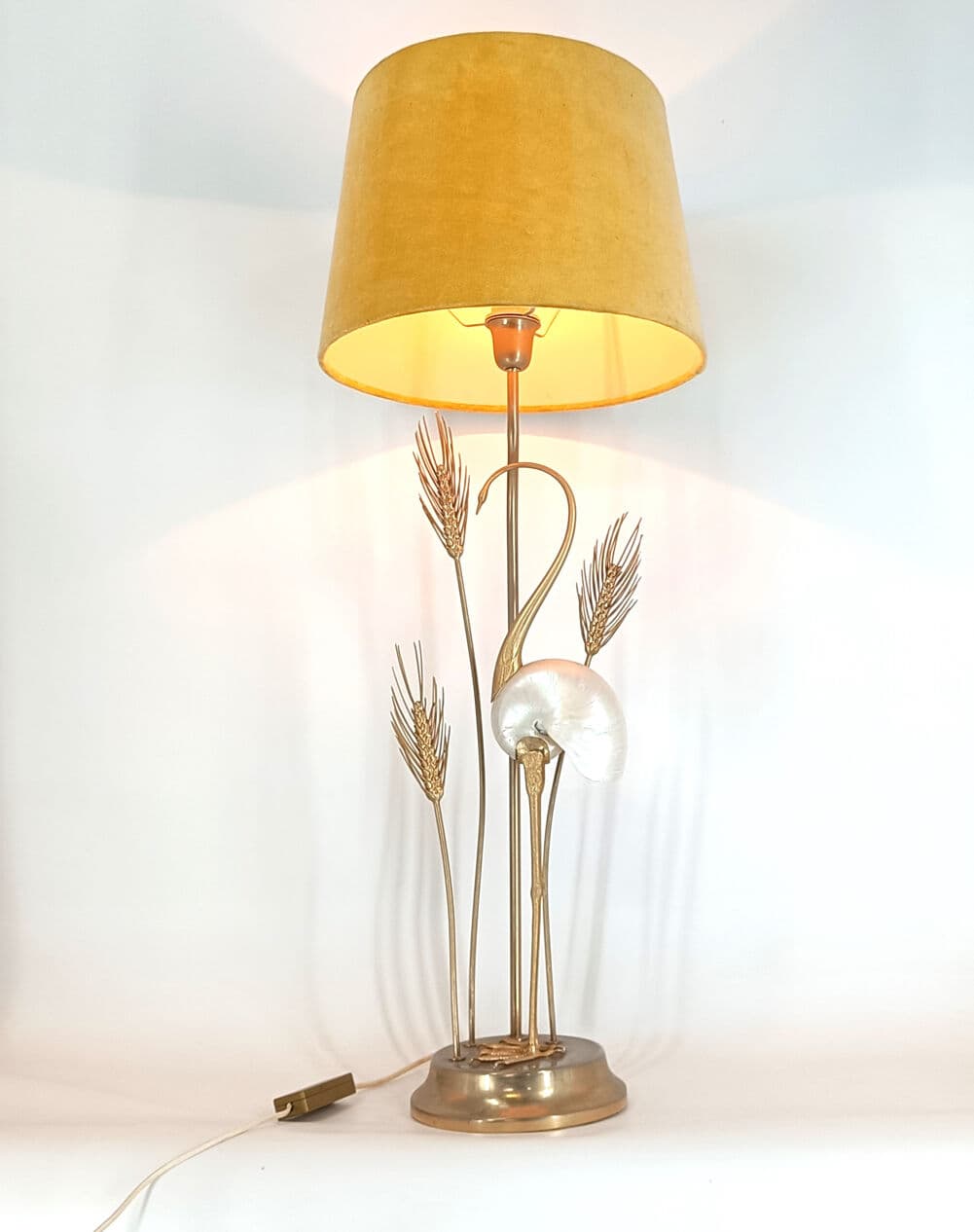Lampa stołowa Hollywood Regency, welur żółty, mosiądz złoty, proj. A. Pavia, Włochy, lata 70. - 330101