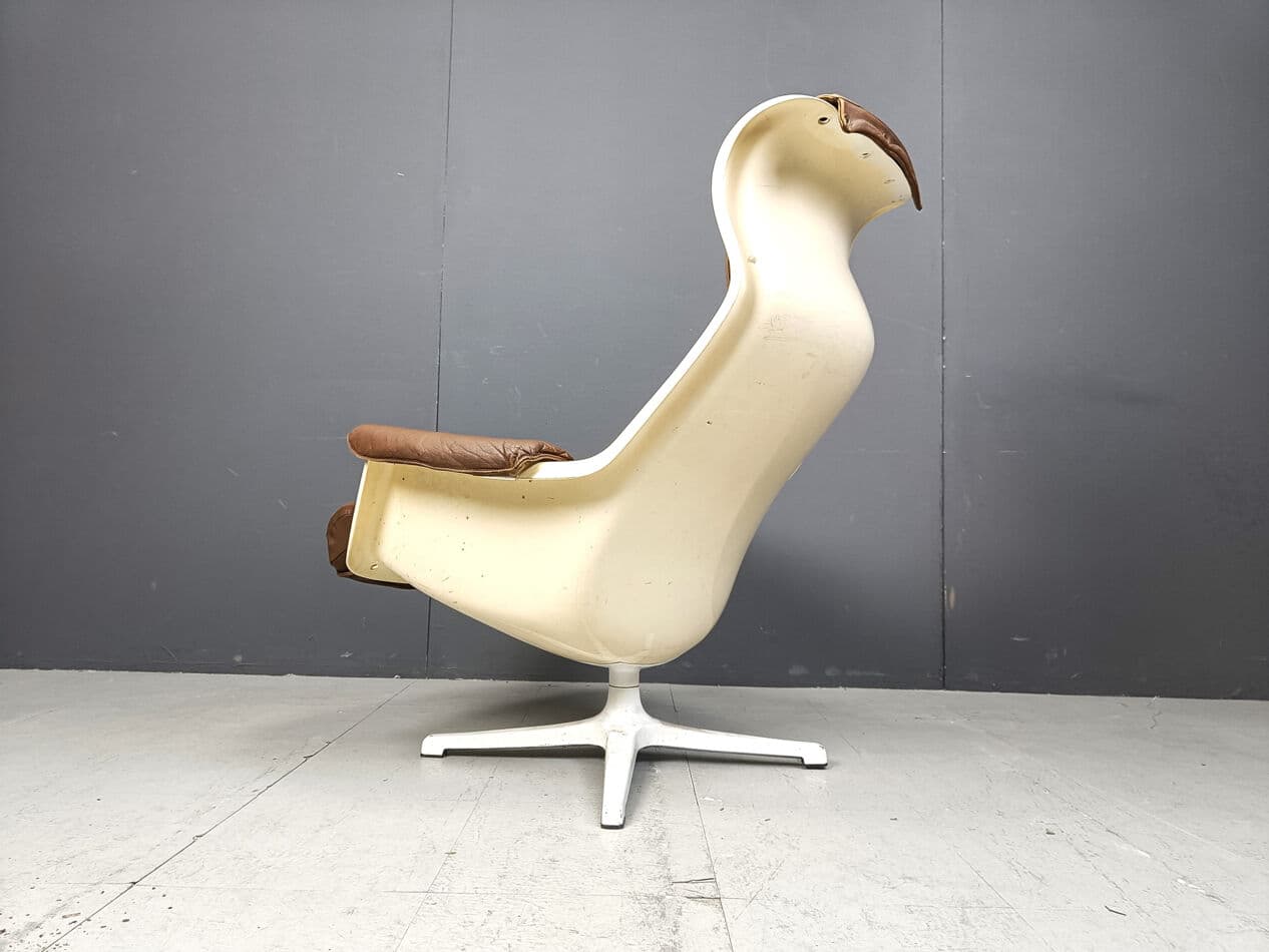 Fotel Space Age, skóra brązowa, plastik kremowy, aluminium biały, proj. A. Svensson, Dux, Szwecja, lata 60. - 329875