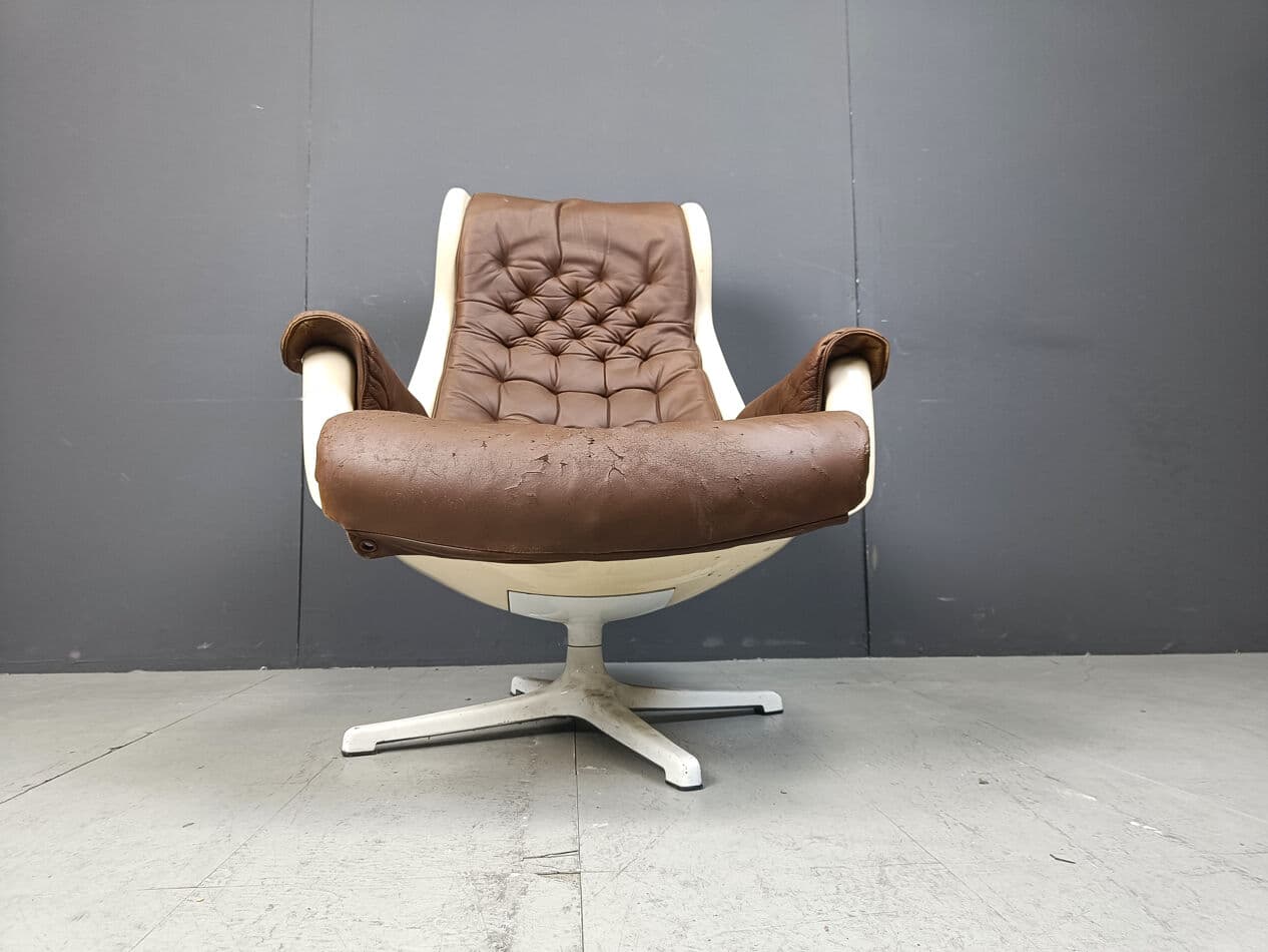Fotel Space Age, skóra brązowa, plastik kremowy, aluminium biały, proj. A. Svensson, Dux, Szwecja, lata 60. - 329872