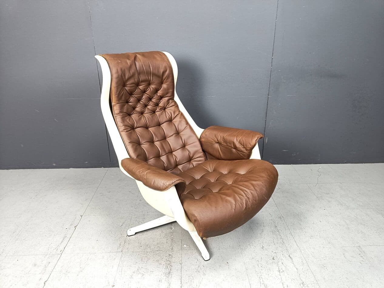 Fotel Space Age, skóra brązowa, plastik kremowy, aluminium biały, proj. A. Svensson, Dux, Szwecja, lata 60. - 329879