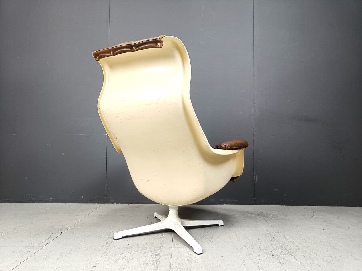 Fotel Space Age, skóra brązowa, plastik kremowy, aluminium biały, proj. A. Svensson, Dux, Szwecja, lata 60. - 329876