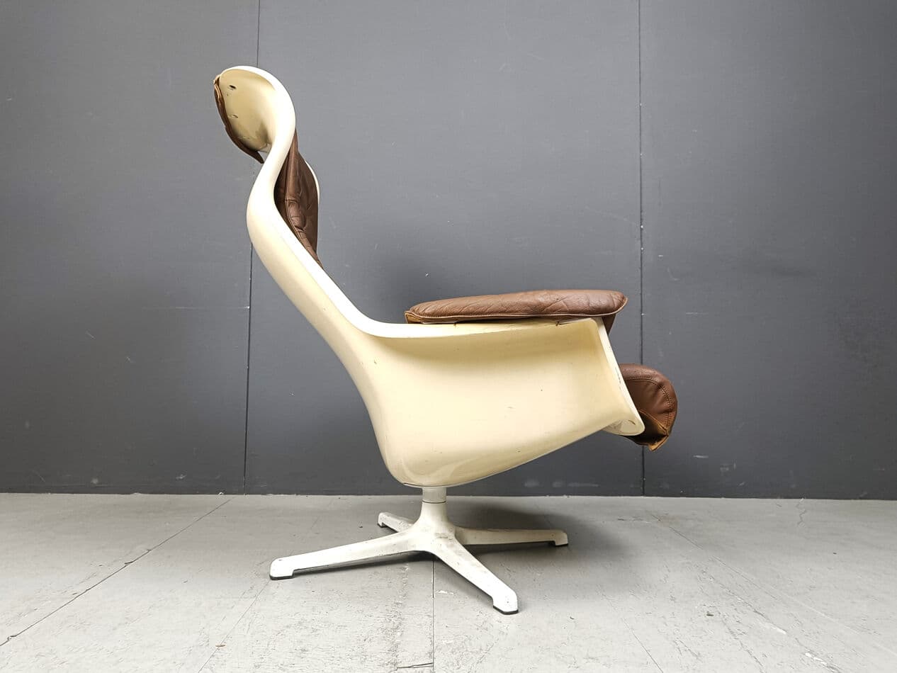 Fotel Space Age, skóra brązowa, plastik kremowy, aluminium biały, proj. A. Svensson, Dux, Szwecja, lata 60. - 329877