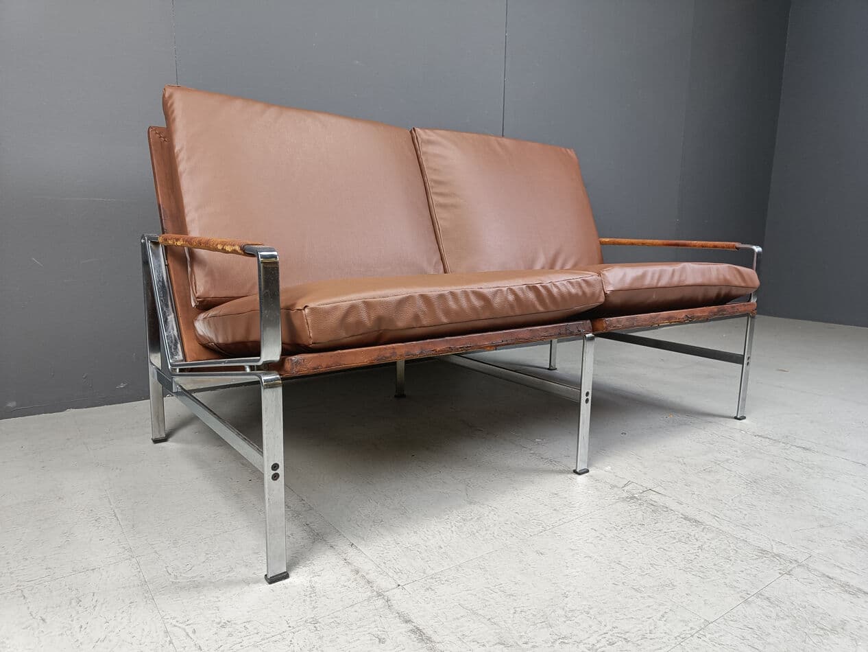 Sofa dwuosobowa FK6720, skóra brązowa, stal chromowana, rattan, proj. P. Fabricius, J. Kastholm, Niemcy, lata 70. - 329857