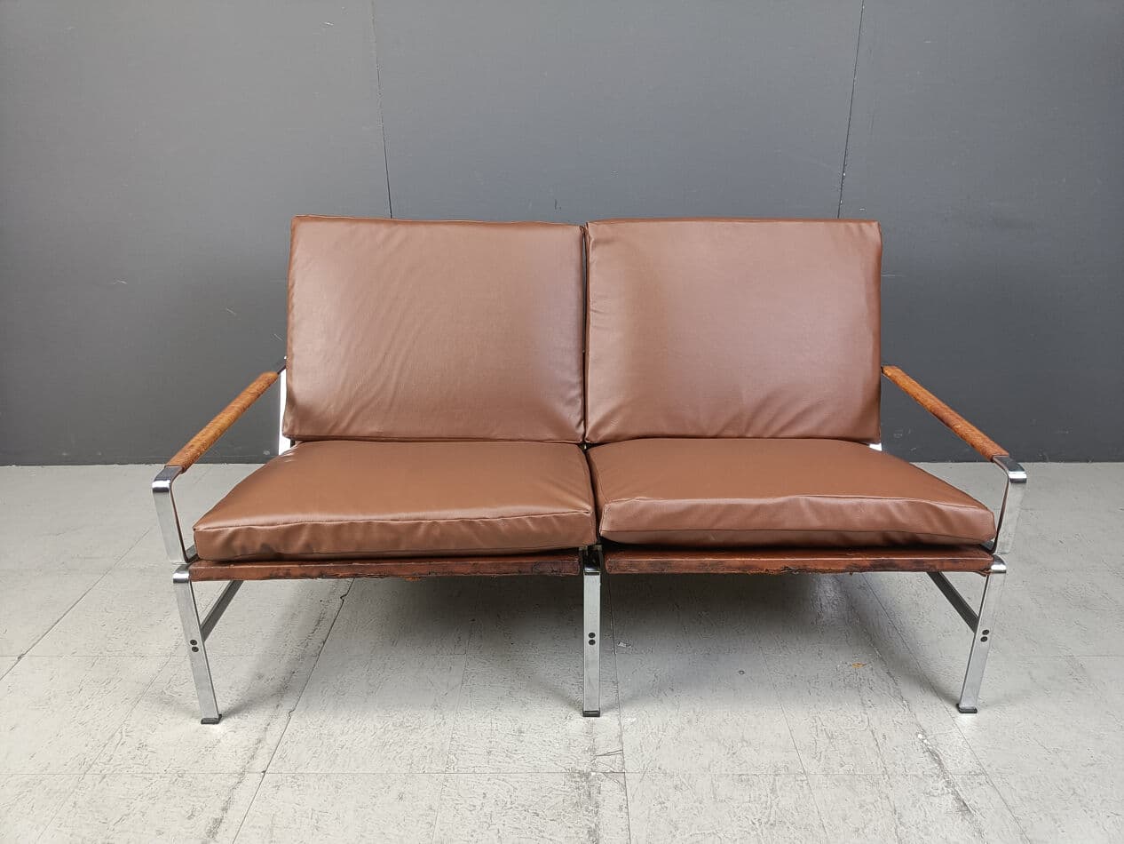 Sofa dwuosobowa FK6720, skóra brązowa, stal chromowana, rattan, proj. P. Fabricius, J. Kastholm, Niemcy, lata 70. - 329848