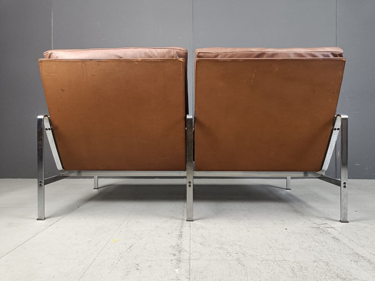Sofa dwuosobowa FK6720, skóra brązowa, stal chromowana, rattan, proj. P. Fabricius, J. Kastholm, Niemcy, lata 70. - 329852
