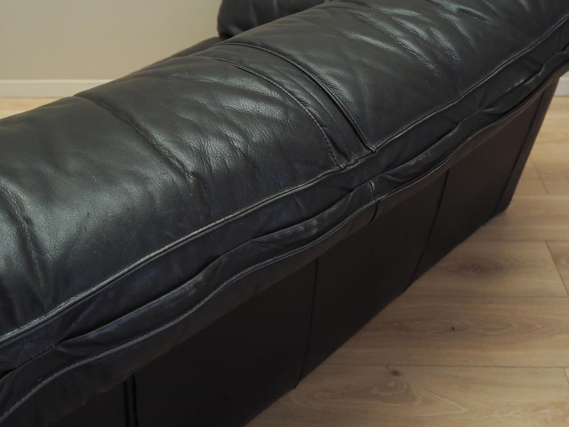 Sofa, skóra czarna, Włochy, lata 60. - 24718