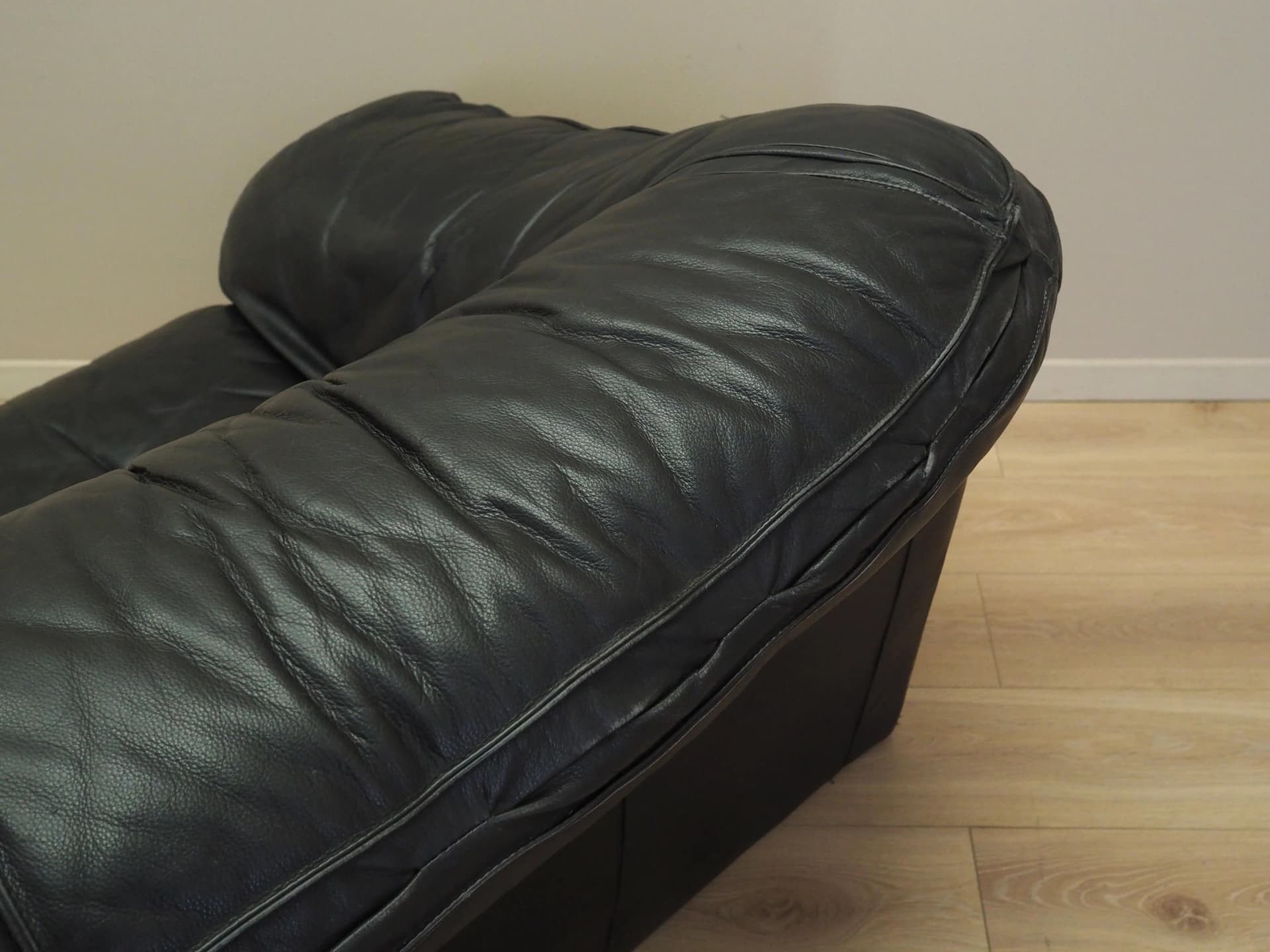 Sofa, skóra czarna, Włochy, lata 60. - 24719
