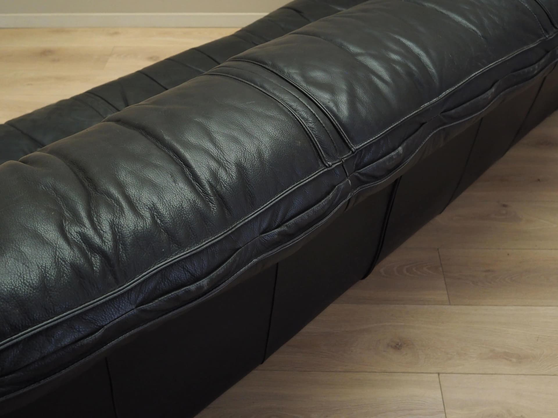 Sofa, skóra czarna, Włochy, lata 60. - 24716