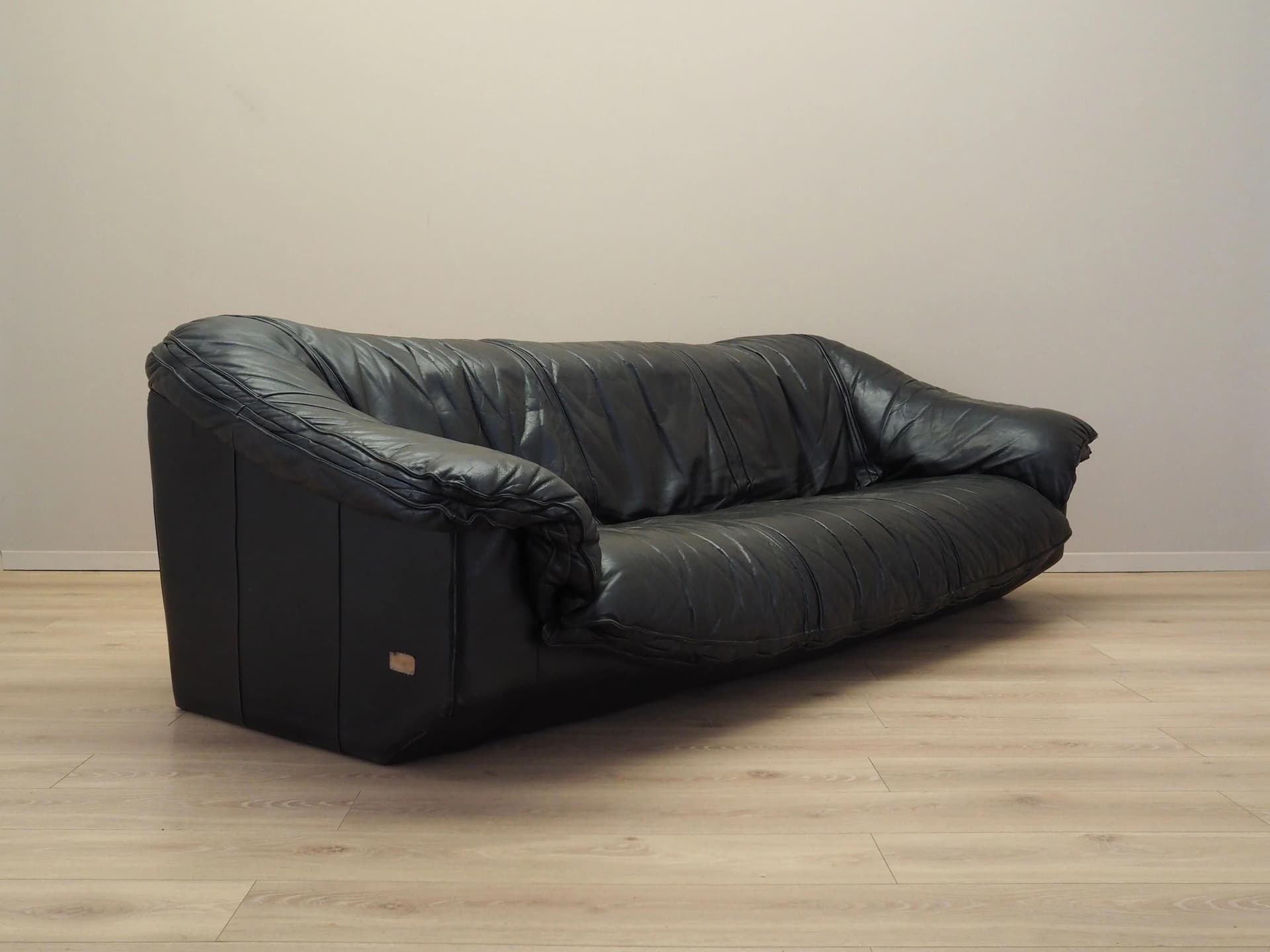 Sofa, skóra czarna, Włochy, lata 60. - 24714