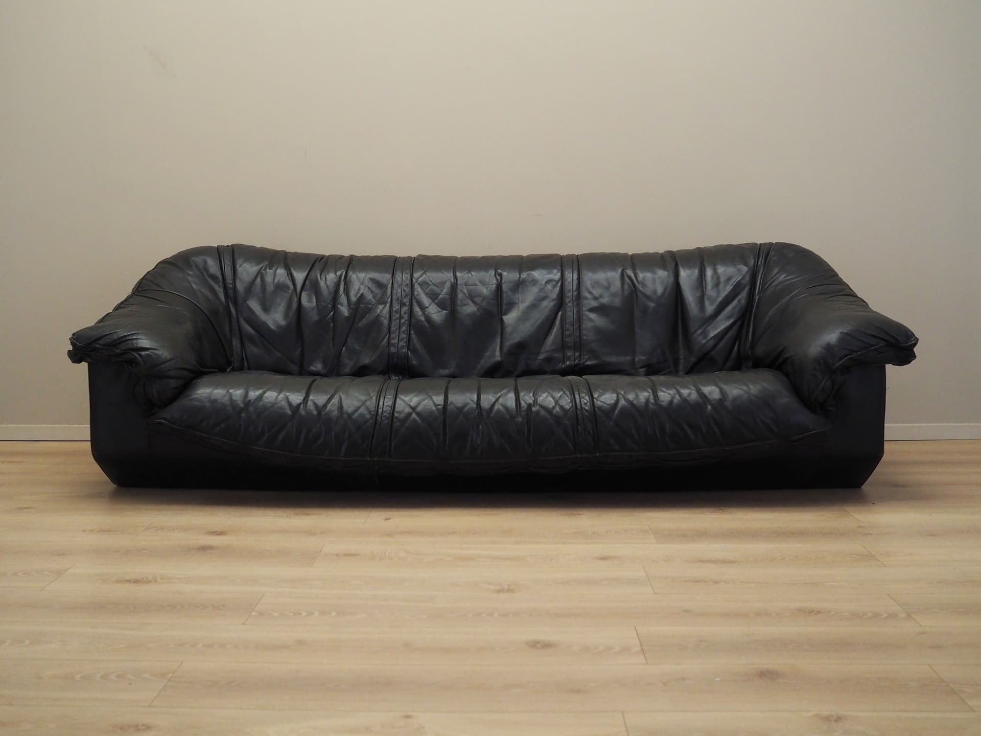 Sofa, skóra czarna, Włochy, lata 60. - 66354