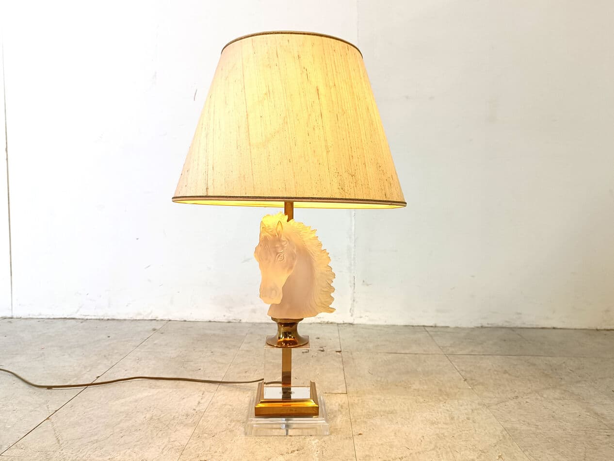 Lampa stołowa, głowa konia, szkło matowe białe, mosiądz złoty, lucyt transparentny, tkanina beżowa, Francja, lata 70. - 329784