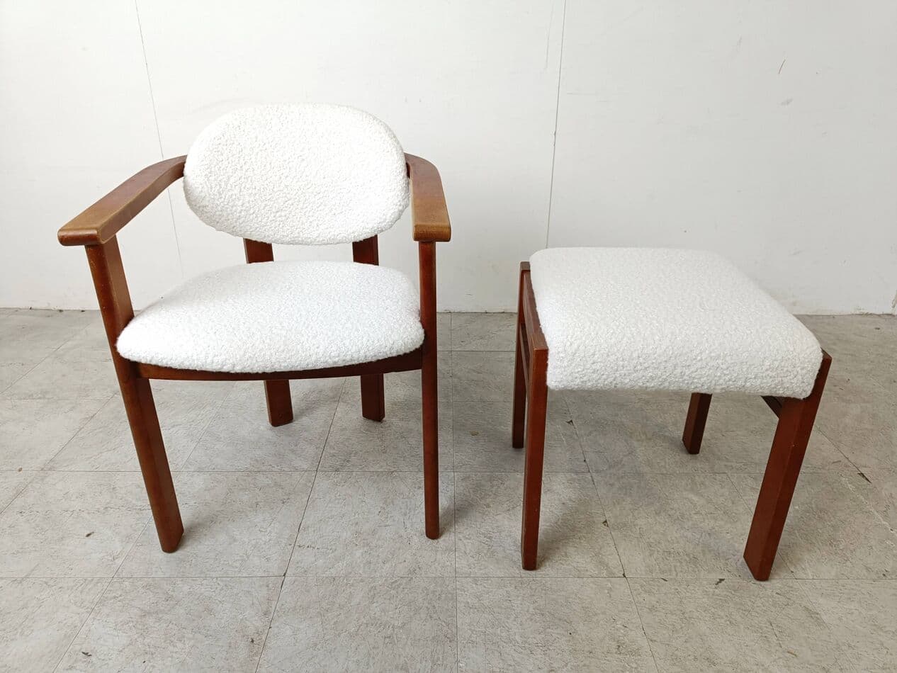 Fotel z podnóżkiem, bouclé kremowy, drewno brązowy, Belgia, lata 60. - 329769