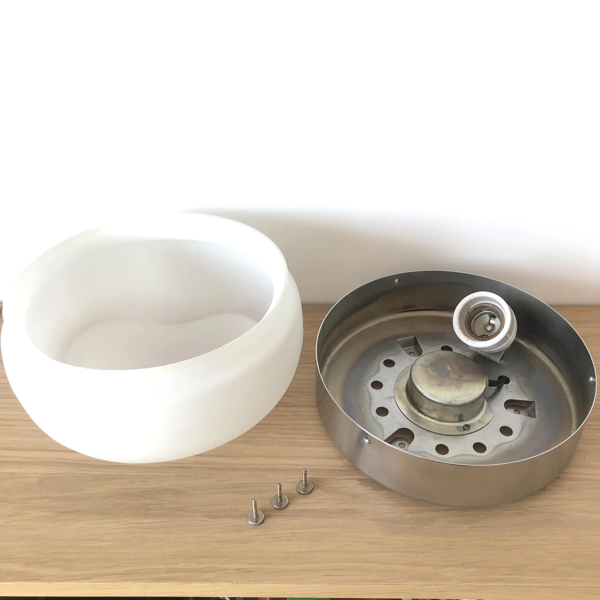 Plafon Space Age, szkło opalowe białe, stal chromowana, Niemcy, lata 70. - 24936