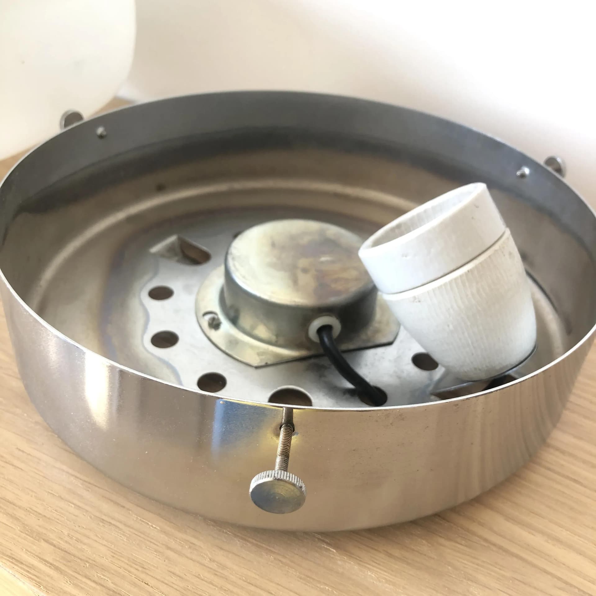 Plafon Space Age, szkło opalowe białe, stal chromowana, Niemcy, lata 70. - 24939