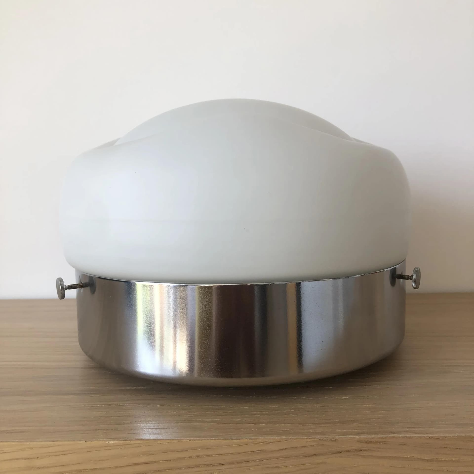 Plafon Space Age, szkło opalowe białe, stal chromowana, Niemcy, lata 70. - 24938