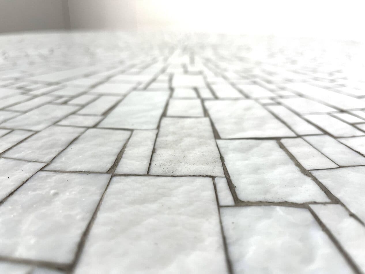 Stolik kawowy, mozaika ceramiczna biała czarna, chrom, proj. H. Lilienthal, Niemcy, lata 70. - 329584