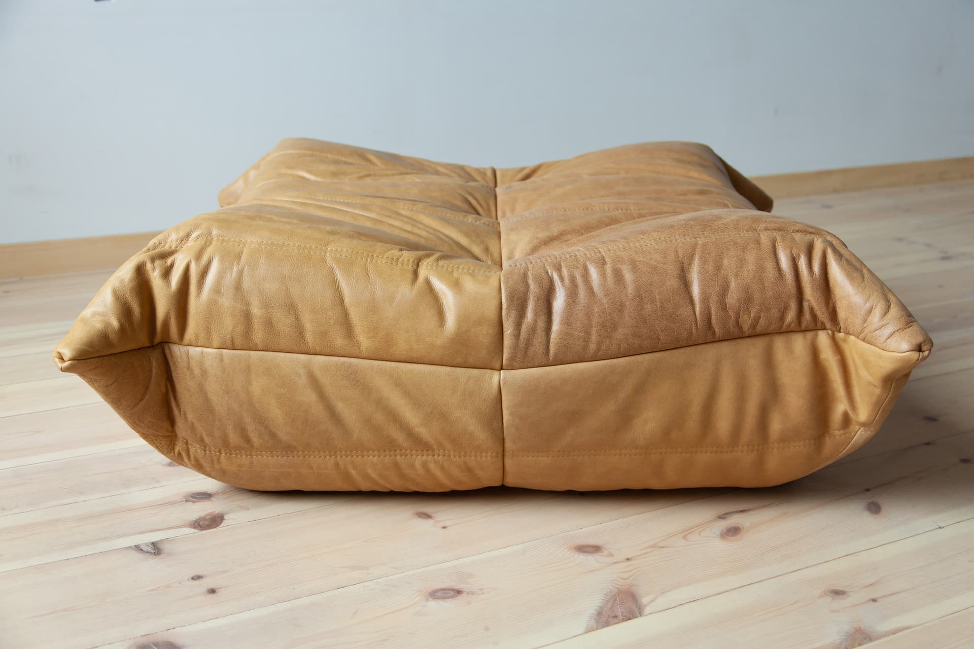 Podnóżek Togo, skóra brązowa camel (ekspozycja) - 328729
