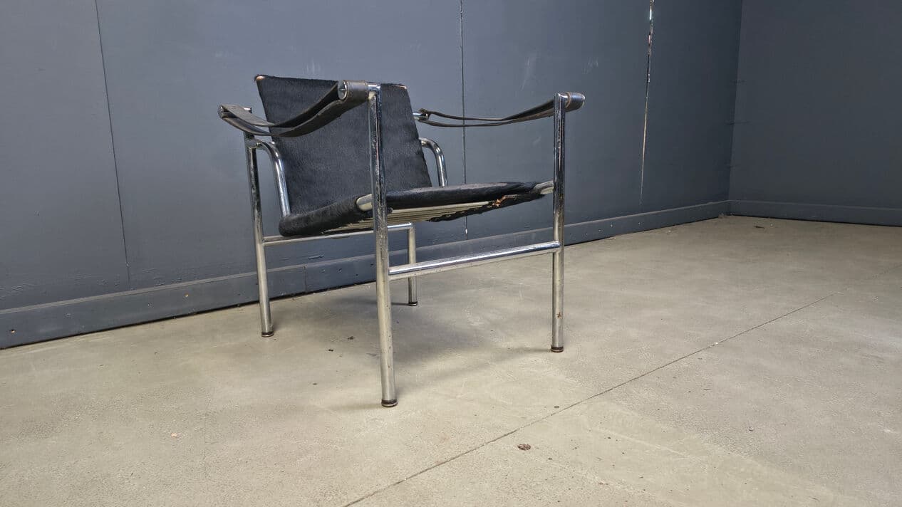 Fotel LC1, skóra bydlęca czarna, stal chromowana, proj. L. Corbusier, Cassina, Włochy, lata 70. - 329430