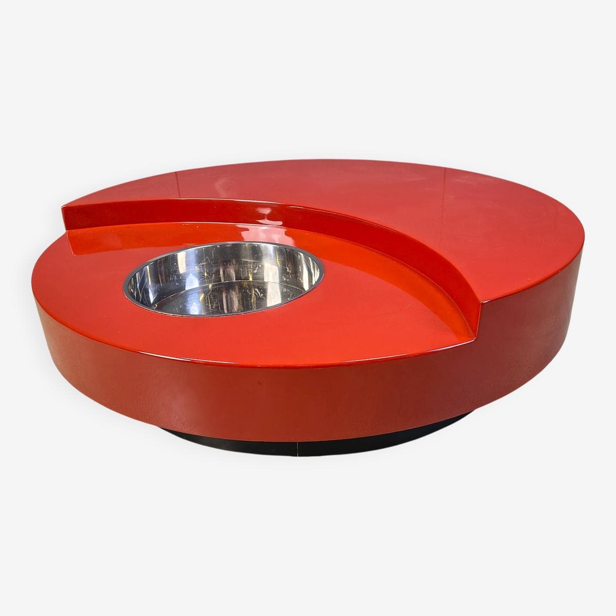 Revolving coffee table, red lacquered plastic, silver aluminium, by W. Rizzo, Italy, 1970s. - 329278