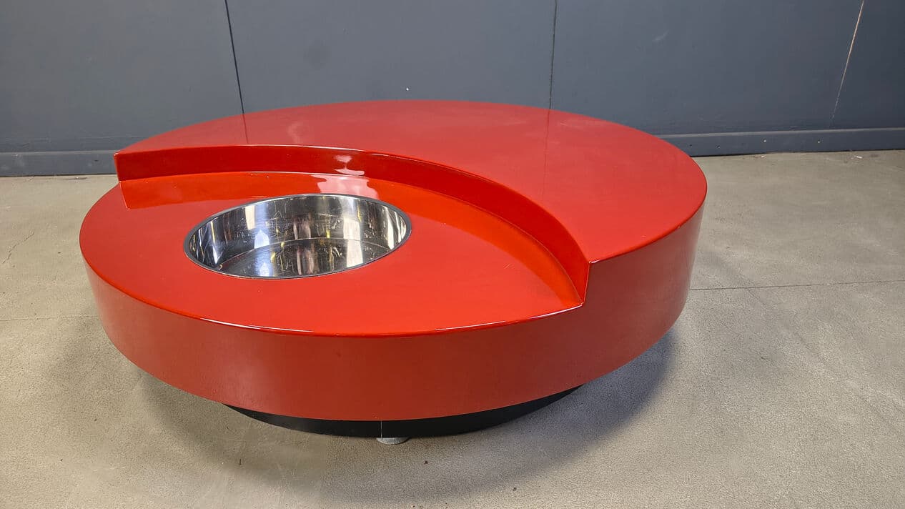 Revolving coffee table, red lacquered plastic, silver aluminium, by W. Rizzo, Italy, 1970s. - 329283