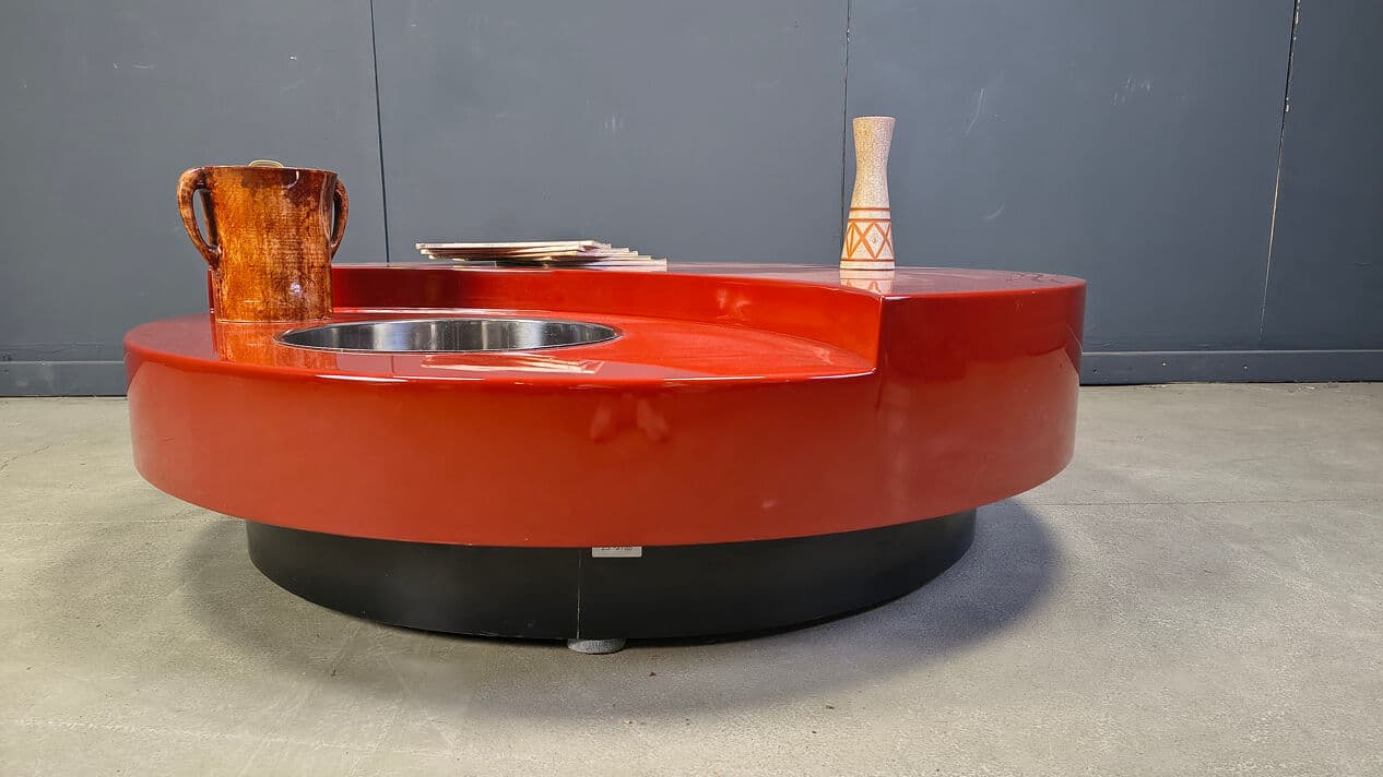 Revolving coffee table, red lacquered plastic, silver aluminium, by W. Rizzo, Italy, 1970s. - 329282