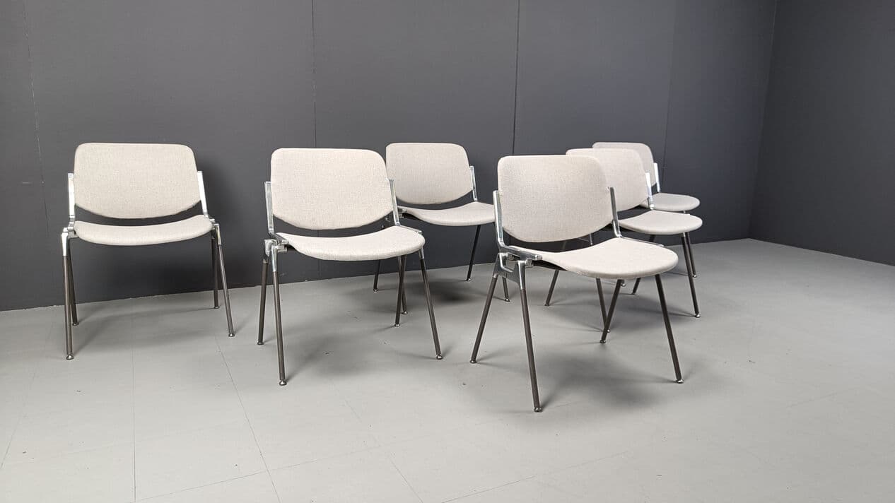 Set of six chairs Dsc 106, greige fabric, chrome black metal, by G. Piretti, Castelli, Italy, 1970s. - 329000