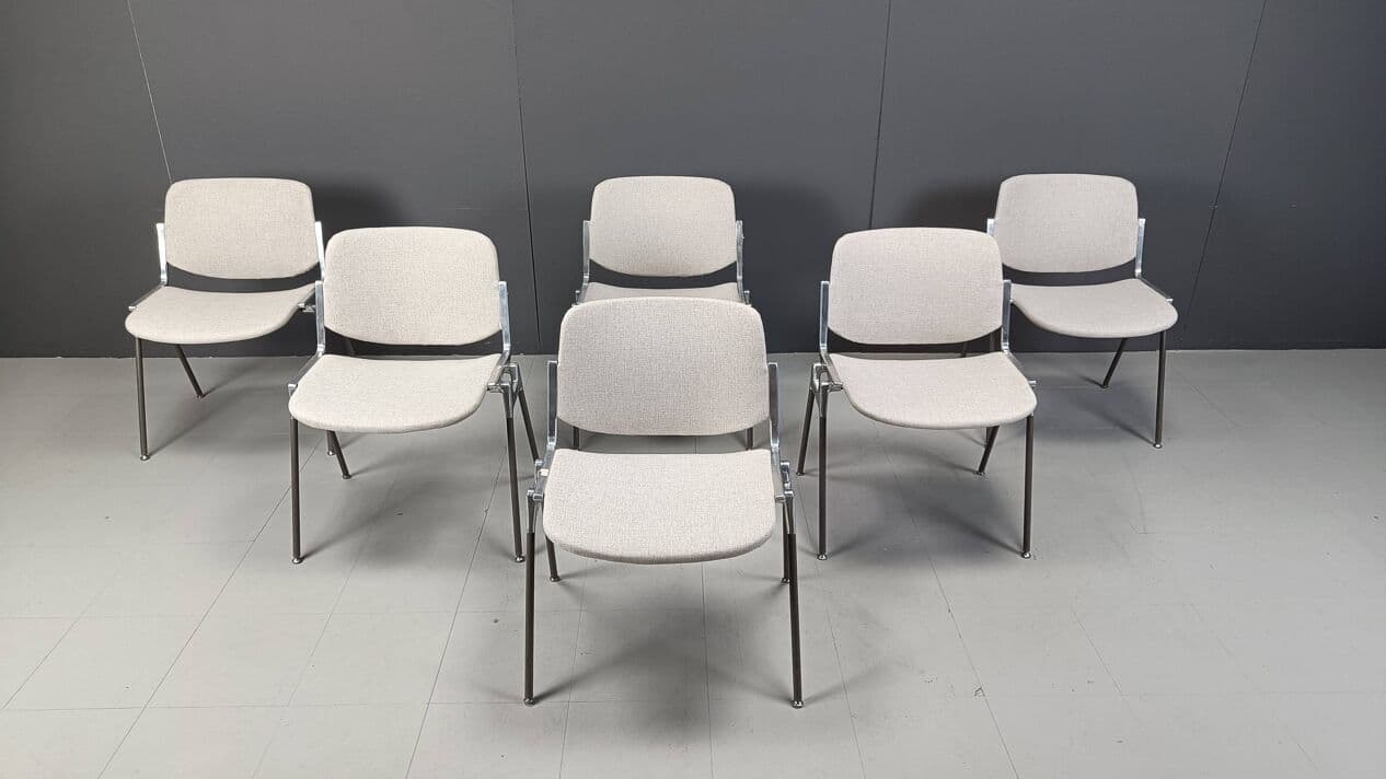 Set of six chairs Dsc 106, greige fabric, chrome black metal, by G. Piretti, Castelli, Italy, 1970s. - 328992