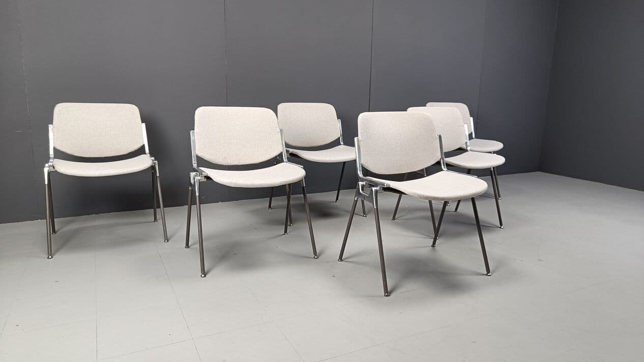 Set of six chairs Dsc 106, greige fabric, chrome black metal, by G. Piretti, Castelli, Italy, 1970s. - 328999