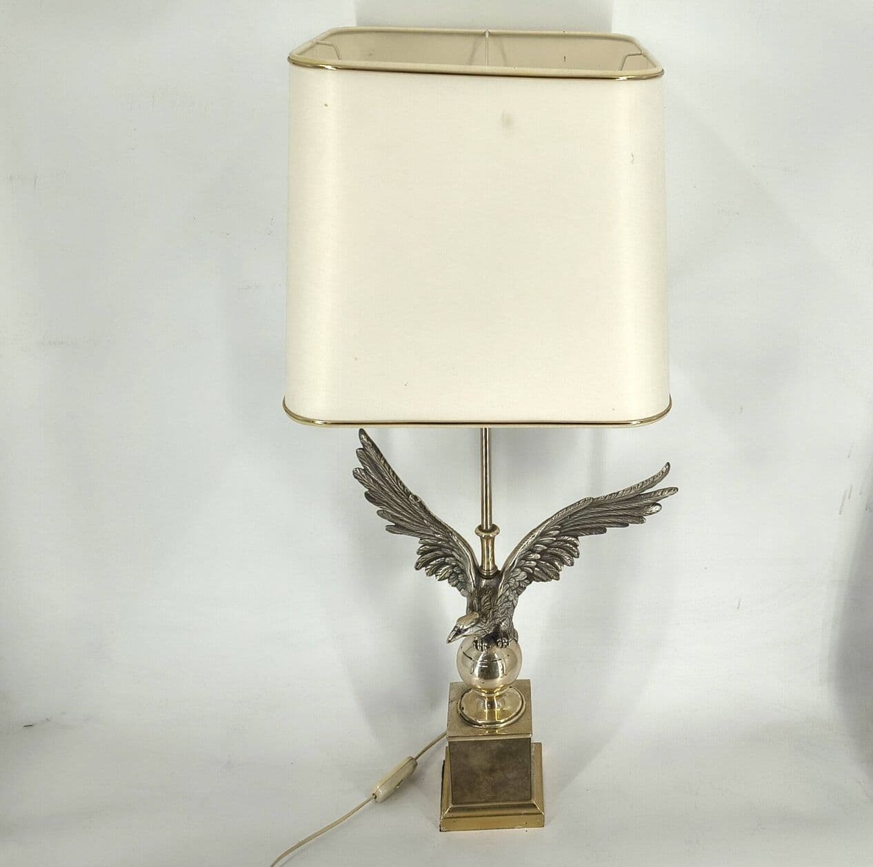 Para lamp stołowych orzeł, metal srebrny złoty, tkanina beżowa, Kanada, lata 70. - 328987