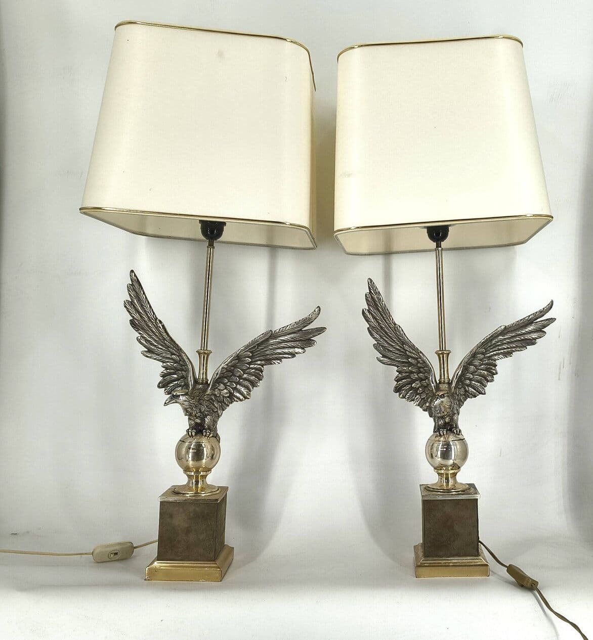 Para lamp stołowych orzeł, metal srebrny złoty, tkanina beżowa, Kanada, lata 70. - 328980
