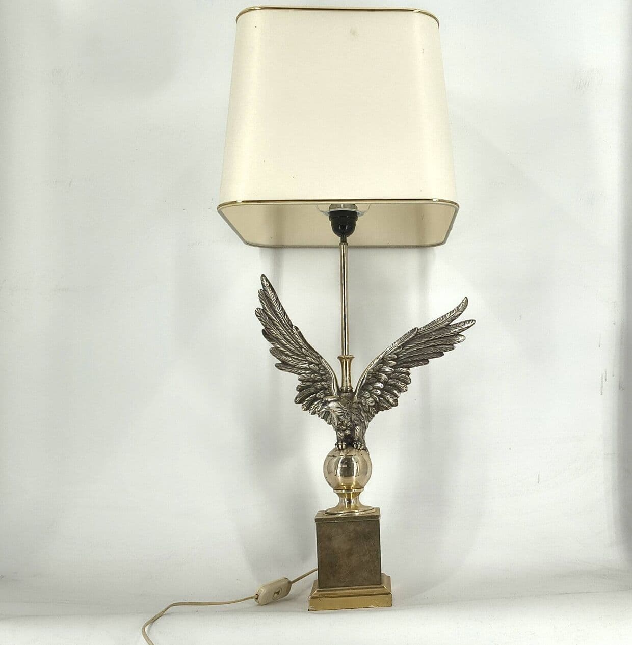 Para lamp stołowych orzeł, metal srebrny złoty, tkanina beżowa, Kanada, lata 70. - 328989