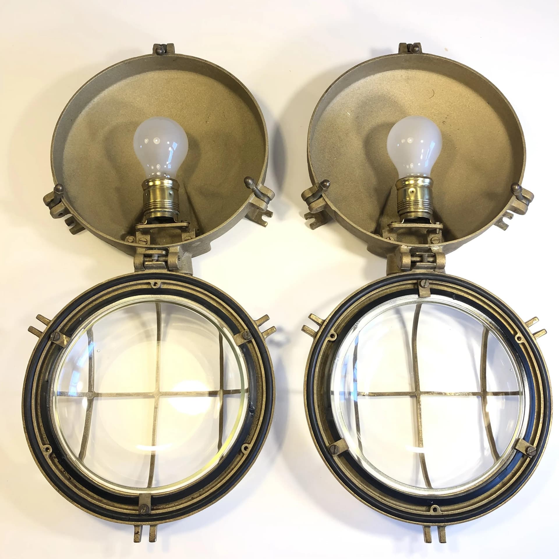 Para kinkietów, mosiądz miedziany, drewno tekowe, Niemcy, lata 70. - 24901