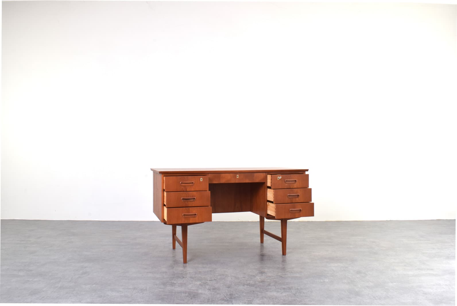 Desk, brown teak, Denmark, 1960s - 331666