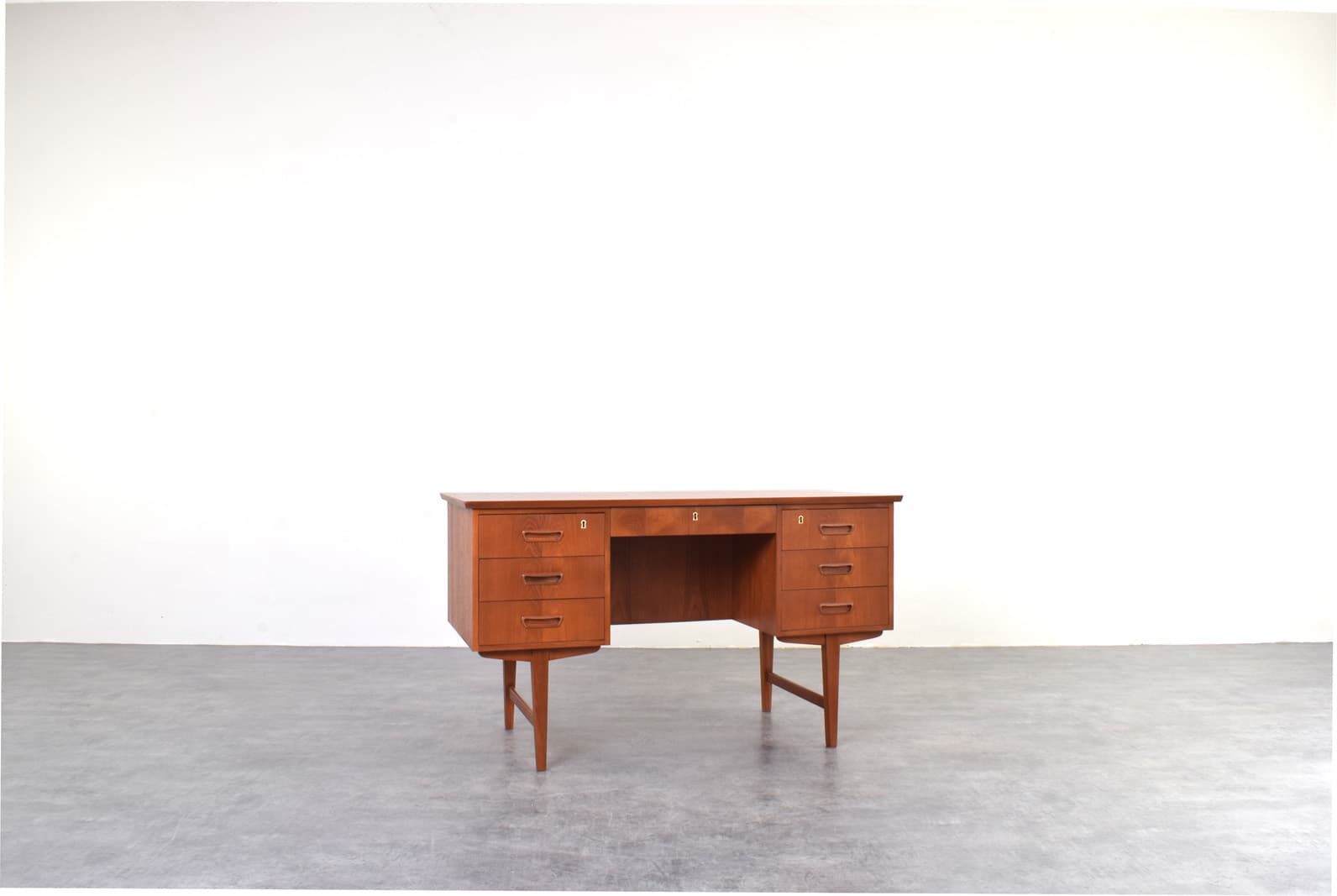 Desk, brown teak, Denmark, 1960s - 331664