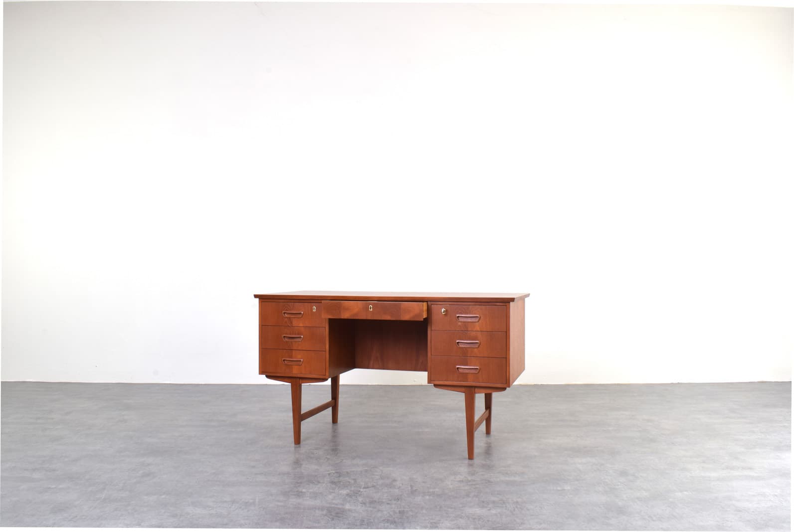 Desk, brown teak, Denmark, 1960s - 331667