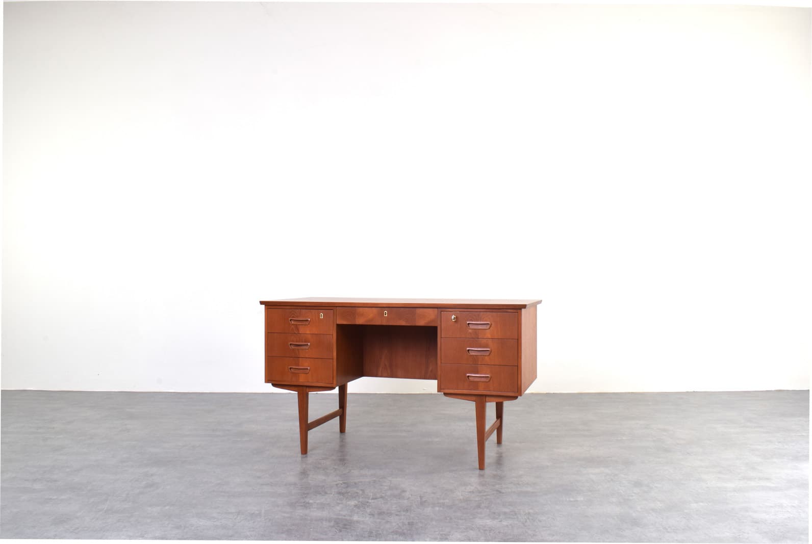 Desk, brown teak, Denmark, 1960s - 331665
