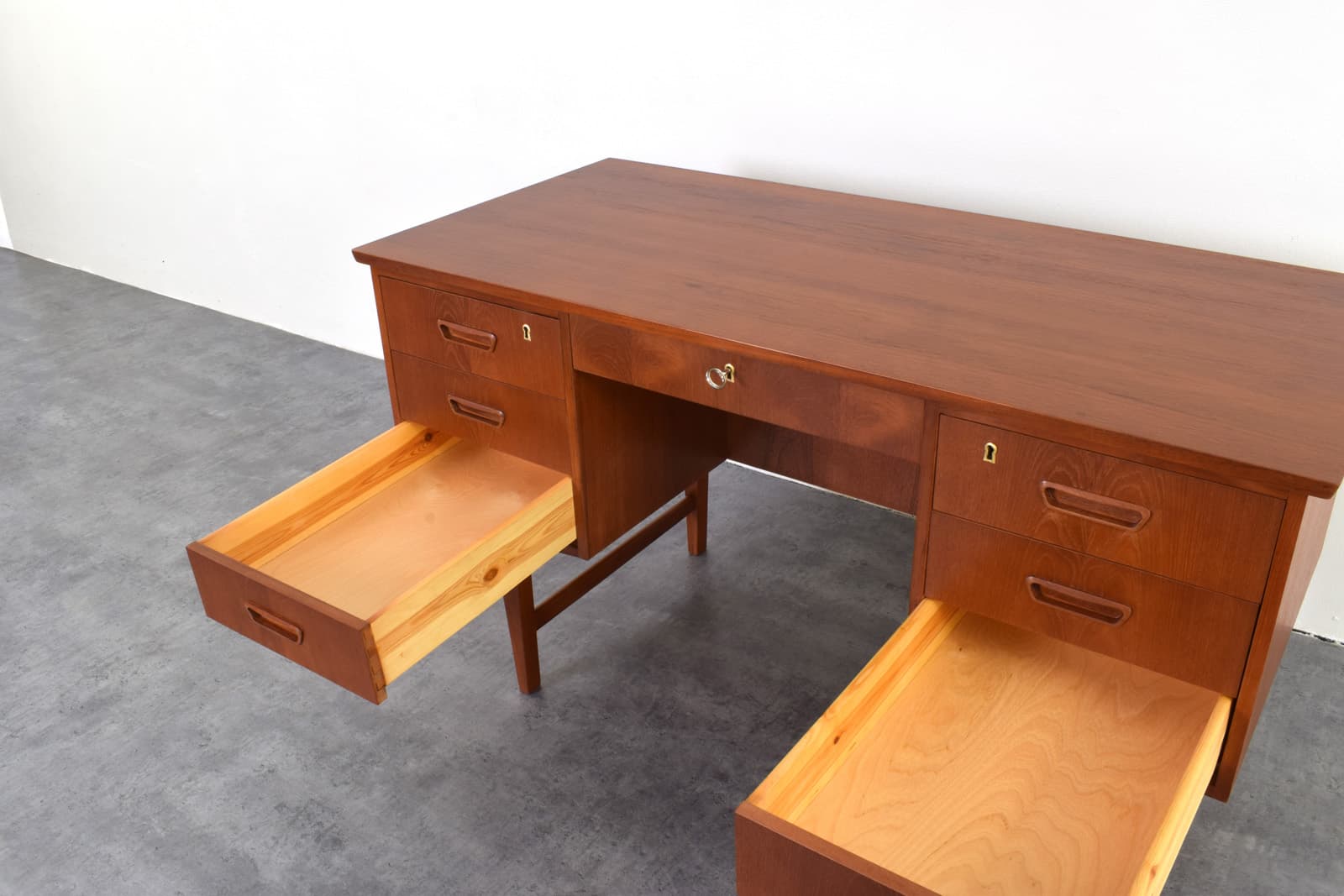 Desk, brown teak, Denmark, 1960s - 331676