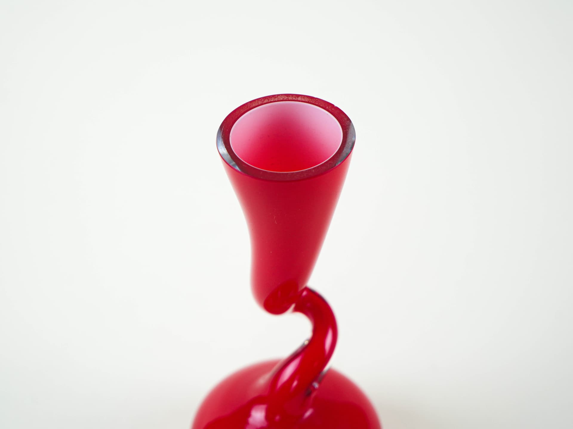 Wazon Swing Vase, czerwony, szkło, proj. B. Bonnesen, Normann Copenhagen, Dania - 332125
