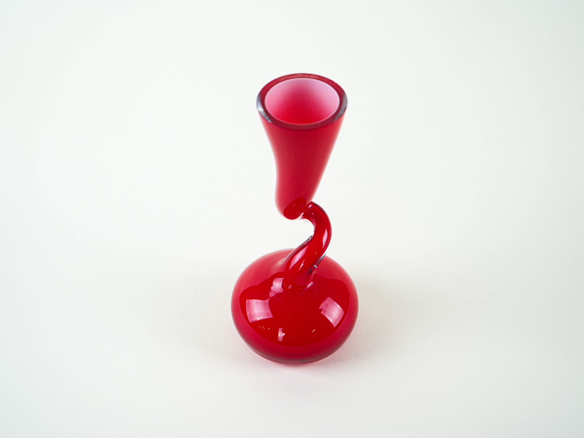 Wazon Swing Vase, czerwony, szkło, proj. B. Bonnesen, Normann Copenhagen, Dania - 332124