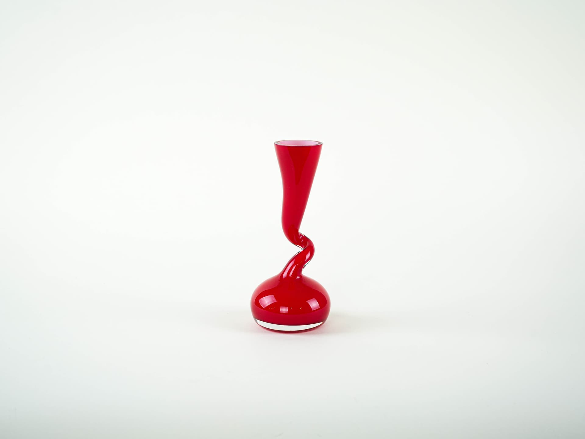 Wazon Swing Vase, czerwony, szkło, proj. B. Bonnesen, Normann Copenhagen, Dania - 332122