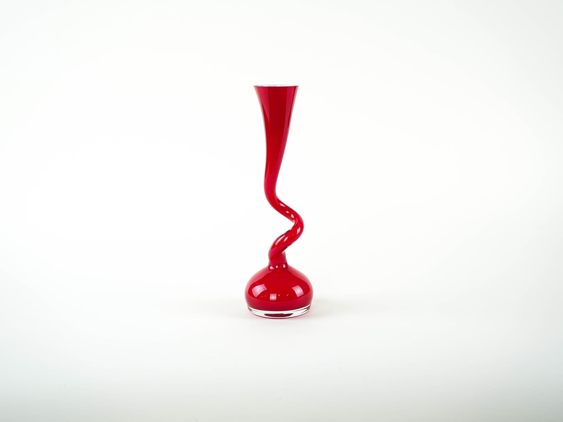 Wazon Swing Vase, szkło czerwony transparentny, proj. B. Bonnesen, Normann Copenhagen, Dania, lata 70. - 332135