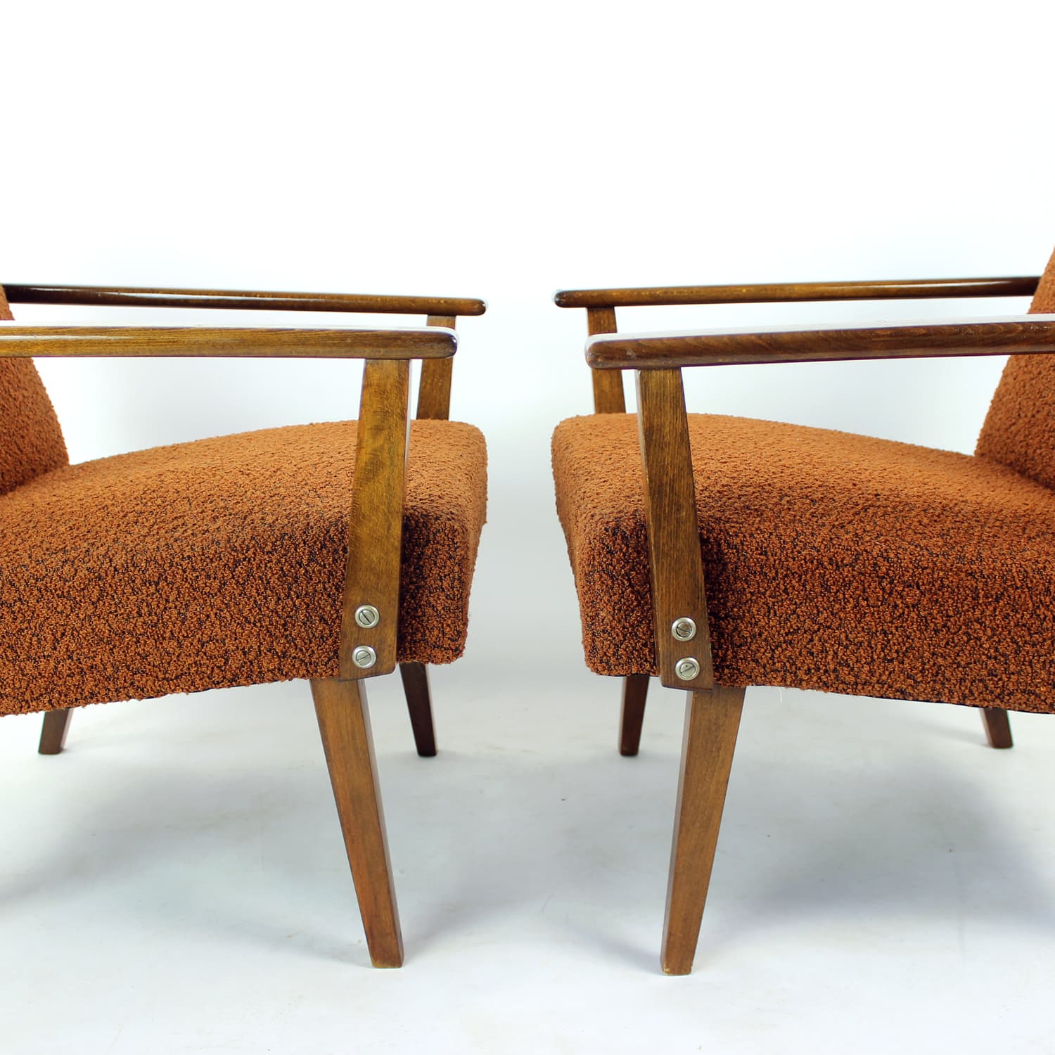 Para foteli, bouclé pomarańczowy, dąb brązowy, Tatra Nabytok, Czechosłowacja, lata 60. - 332537