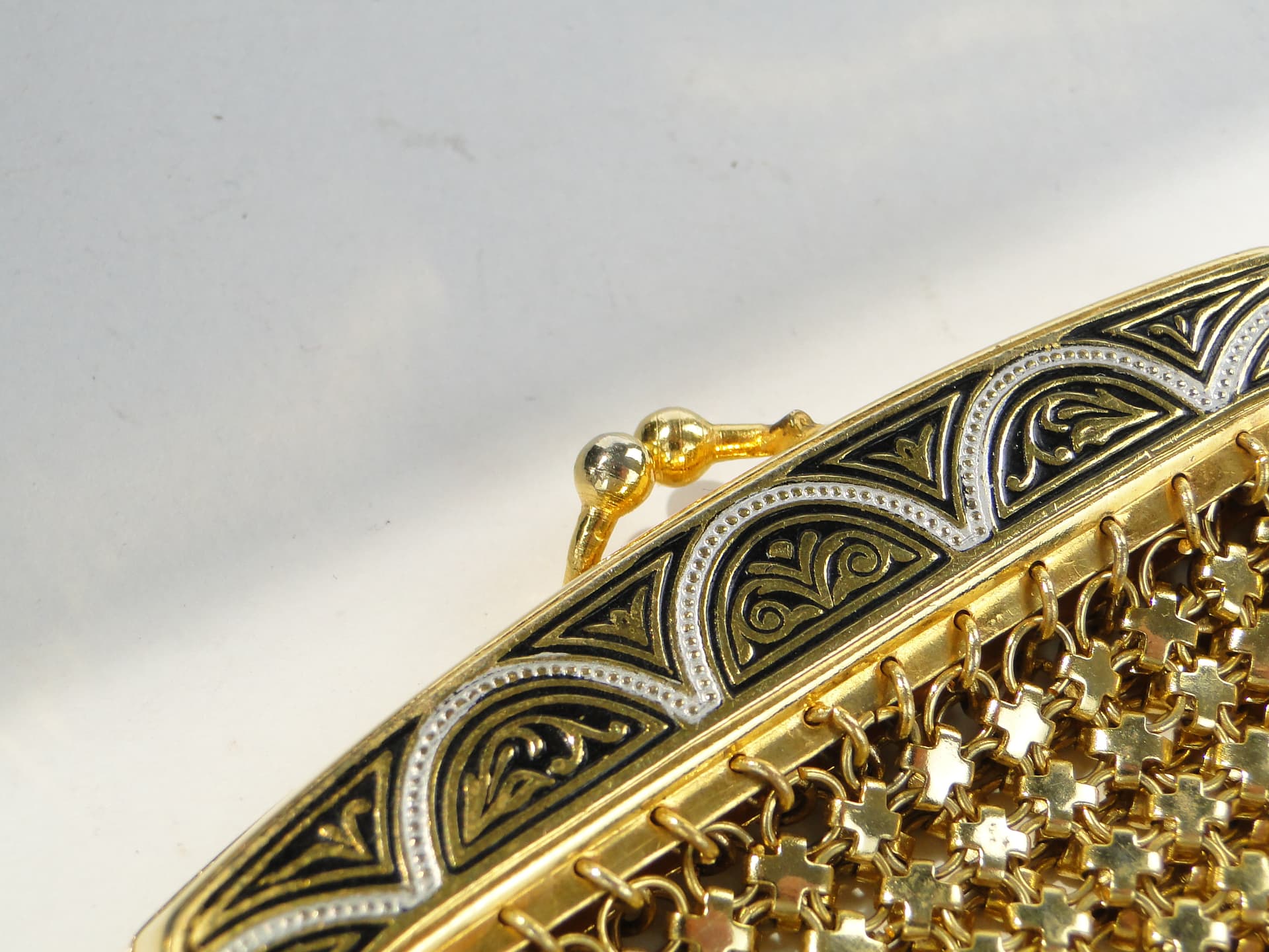 Sakiewka wieczorowa Toledo, złoto czarny biały, metal złocony srebro emalia, Hiszpania, lata 50. - 332647