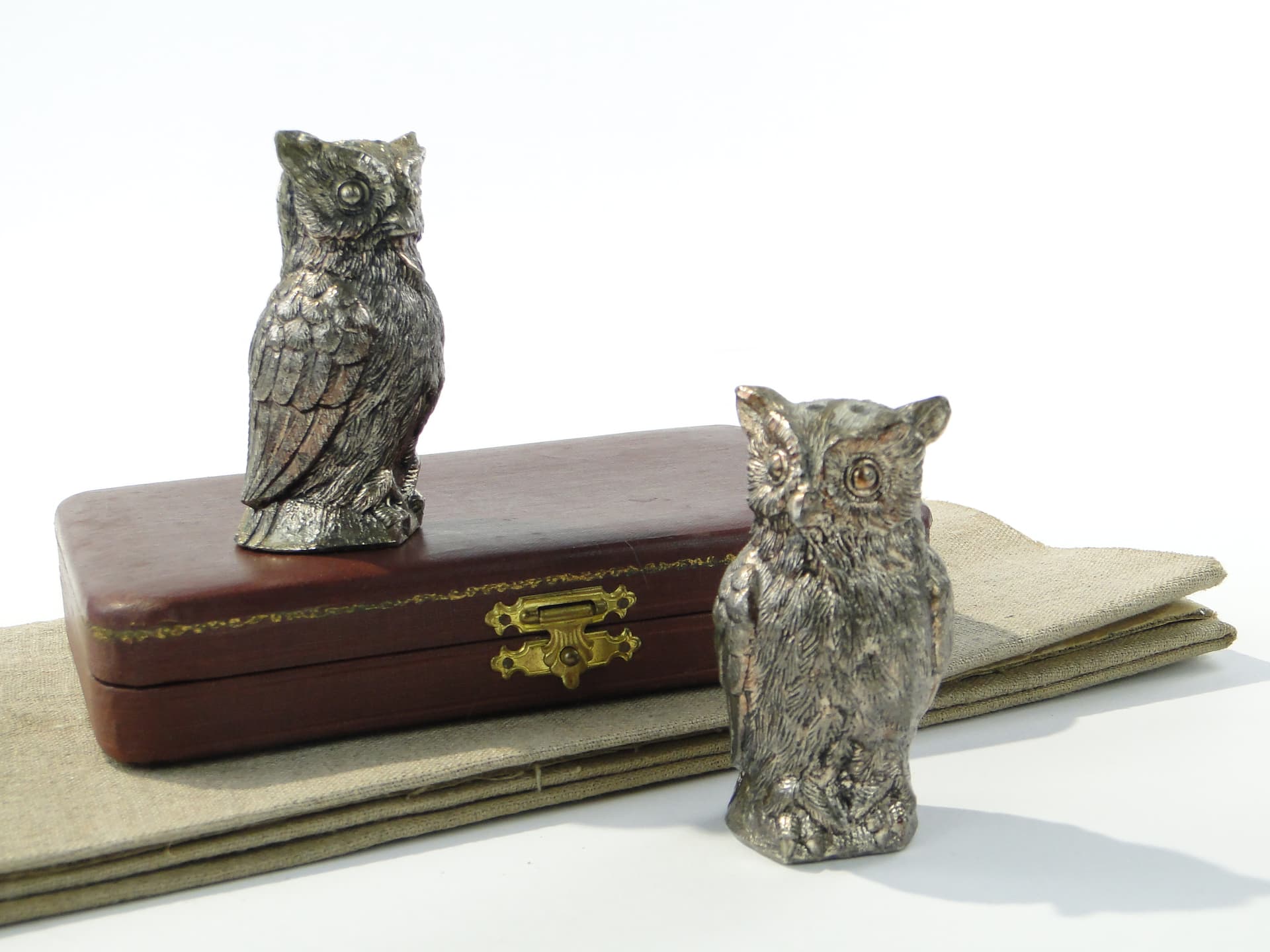 Pair of owl salt and pepper shakers, silver, Sweden, 1960s - 332651